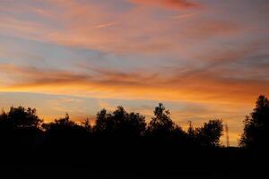 extrem Farben während Sonnenuntergang foto