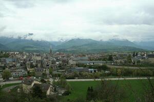 grenoble ein Stadt im das Französisch Alpen foto