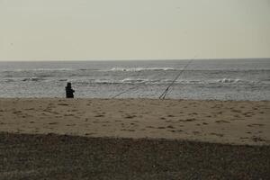 Fischer, Strand im das Winter, Niederlande foto