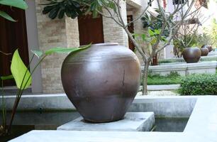 enorm Vase, wenig Teich, modern Design, koh Samui Insel, Thailand foto