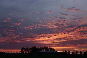 Sonnenuntergang im das Niederlande foto