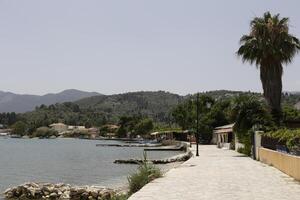 Hafen mit Restaurants im Lygia, Lefkada, Griechenland foto