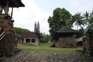 tenganan ein traditionell balinesisch Dorf, balinesisch wieder das Original Bewohner von das Insel, foto