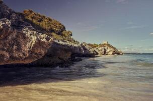 die Felsen im Meer foto