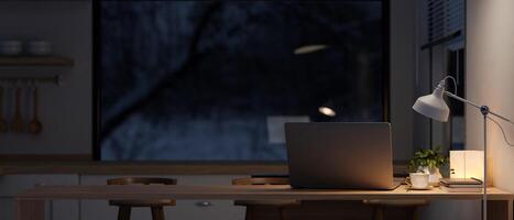 ein Laptop auf ein Essen Tabelle im ein zeitgenössisch Küche beim Nacht mit ein dim Licht von ein Fußboden Lampe. foto