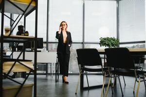 Start oben von Unternehmen, Frauen Führer das Neu Unternehmen selbstbewusst foto