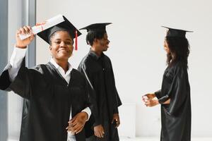 Gruppe von afrikanisch amerikanisch Absolvent Studenten foto