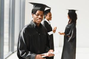 Gruppe von afrikanisch amerikanisch Absolvent Studenten foto