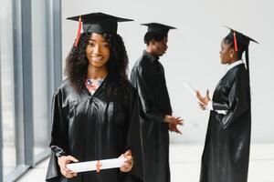 Gruppe von afrikanisch amerikanisch Absolvent Studenten foto