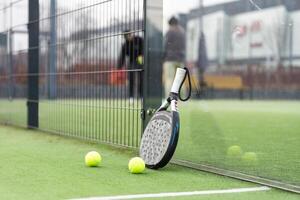 Paddel Tennis Schläger und Ball foto