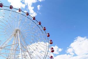 Karussell Ferris Kreis Rad Über Blau Himmel foto