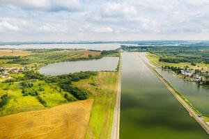 oben Aussicht von das Rudern Kanal im das Stadt von Zaslawl in der Nähe von Minsk, Weißrussland foto