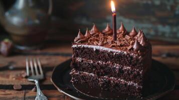 Schokolade Kuchen mit Kerze. foto