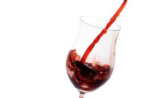 rot Wein Sein serviert im ein Glas auf ein Weiß Hintergrund foto