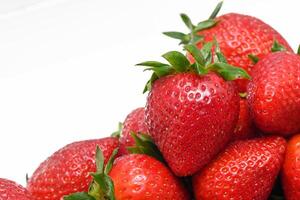 Erdbeere isoliert auf Weiß. gesund Essen rot Erdbeere.saftig Stroh Gruppe. 5 foto