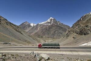 Lagune del Inka ist ein See im das Kordilleren Region, Chile, in der Nähe von das Rand mit Argentinien. das See ist im das portillo Region foto