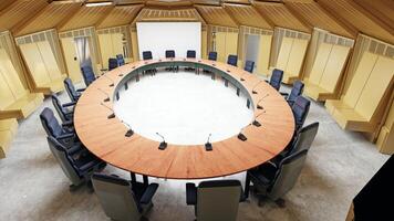 runden Konferenz Zimmer Tabelle und Stühle im ein Halle mit modern Innere Design foto