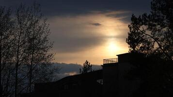 Theater Sonnenuntergang mit hell Sonne foto