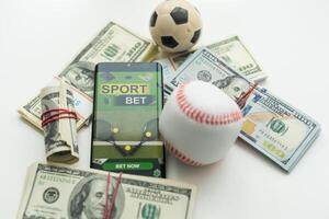 Tablette pc mit App zum Sport Wetten, auf oben von Stapel von Banknoten, Weiß Hintergrund, Konzept von online Wetten 3d machen foto