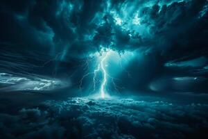 stürmisch Himmel mit Blitz Streiks foto