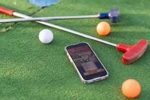 Mini Golf Sport Wetten auf ein Smartphone foto