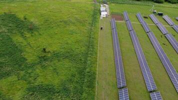 Antenne Aussicht von Solar- Leistung Bahnhof, Antenne oben Aussicht von Solar- Bauernhof foto