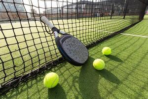 Paddel Tennis Schläger und Ball foto