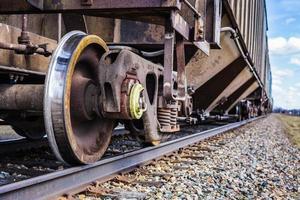 Eisenbahndetail während eines heißen Frühlingstages in Farnam. foto