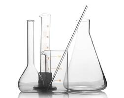 Labor Glaswaren auf Weiß foto