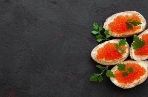 Sandwiches mit rotem Kaviar
