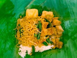 indonesisch Essen namens nasi campur foto