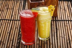 Ananas und Wassermelone Saft Erfrischung foto