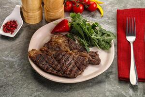 gegrillt Futter rollen Steak mit Rucola foto