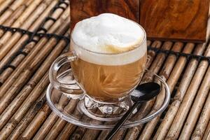 Cappuccino heiß Espresso mit Milch foto
