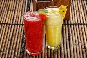 Ananas und Wassermelone Saft Erfrischung foto