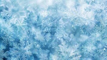 elektrisch Blau Schneeflocken auf Gras, ein Einfrieren Muster von Winter Frost foto