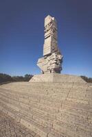 Monument Gedenken zuerst Schlacht von zweite Welt Krieg und Polieren Verteidigung Krieg foto