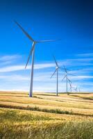 Windmühlen zur Stromerzeugung foto