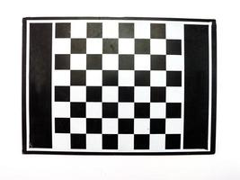 Schachbrett-Schwarz-Weiß-Tabelle auf weißem Hintergrund. foto
