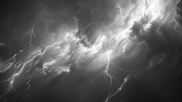 ein schwarz und Weiß Bild von ein Blitz Bolzen foto
