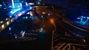 ein Zeitraffer von das Straße beim das Innenstadt im Osaka beim Nacht hoch Winkel foto