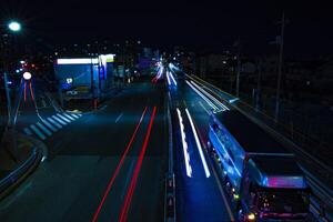 Nacht Straße beim das Innenstadt lange Exposition foto