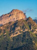 alpin schweizerisch Dorf. Komfort und Ruhe. foto