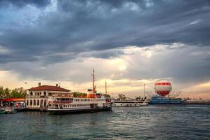 klassisch Passagier Fähren, einer von das Symbole von Istanbul foto