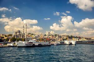 klassisch Passagier Fähren, einer von das Symbole von Istanbul foto