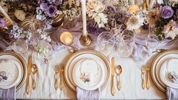 Hochzeit Dekor mit Lavendel Thema, Blumen- Dekoration Design und schön Dekor Rahmen Anordnung foto