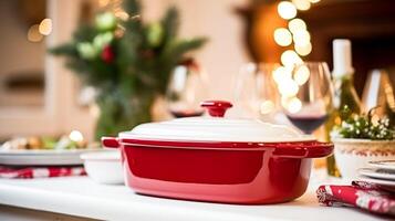 Geschirr und Geschirr einstellen zum Winter Urlaub Familie Abendessen, Weihnachten Haushaltswaren Dekor zum Ferien im das Englisch Land Haus, Geschenk einstellen und Zuhause Styling foto