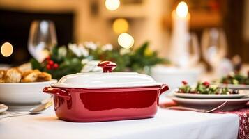 Geschirr und Geschirr einstellen zum Winter Urlaub Familie Abendessen, Weihnachten Haushaltswaren Dekor zum Ferien im das Englisch Land Haus, Geschenk einstellen und Zuhause Styling foto