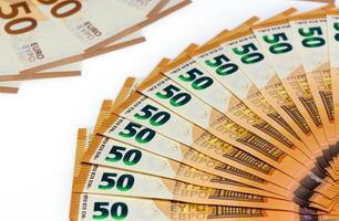 Nahaufnahmen von ein Ventilator von 50 Euro Bank Anmerkungen isoliert Über Weiß Hintergrund. foto