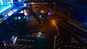 ein Zeitraffer von das Straße beim das Innenstadt im Osaka beim Nacht hoch Winkel foto